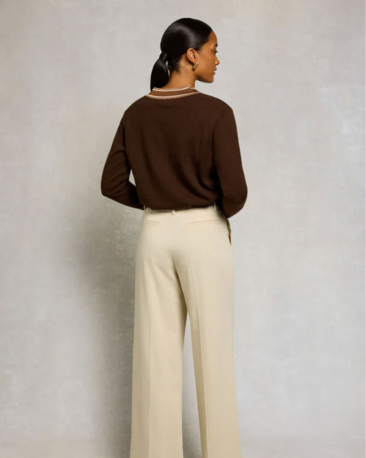 Woodcote V-Neck Knit - Chocolate