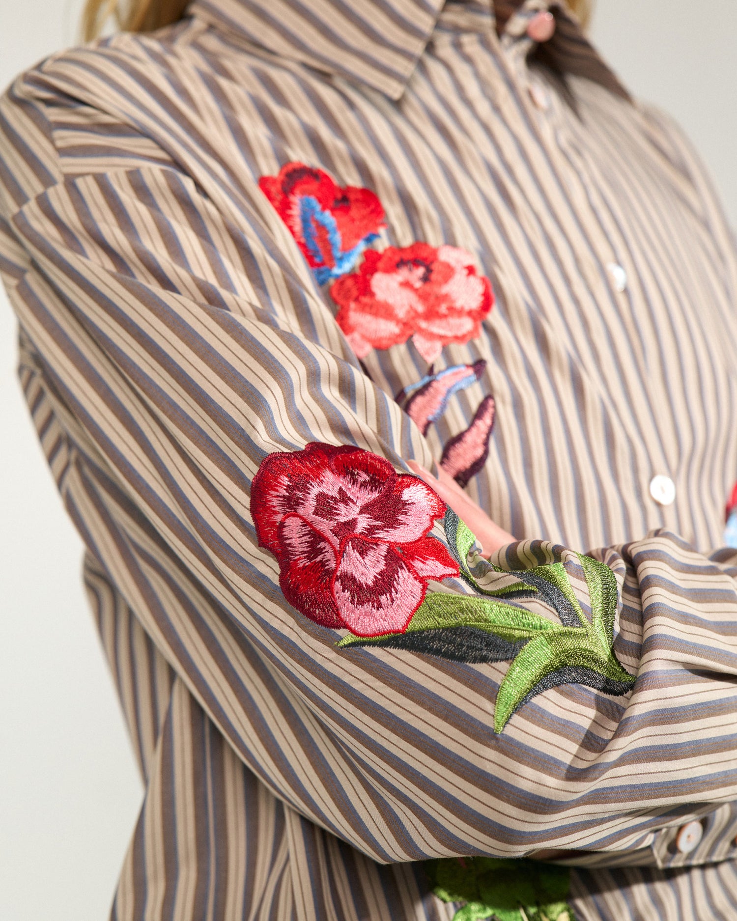 Nukacey Embroidery Shirt - Deep Taupe