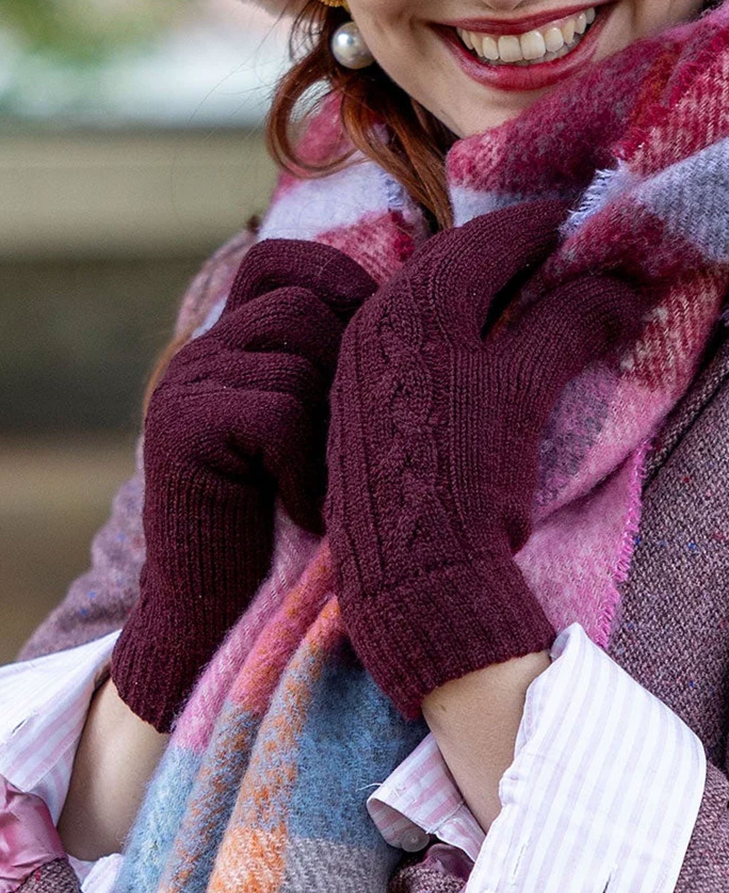 Cable Knit Gloves Fleece Lining - Damson