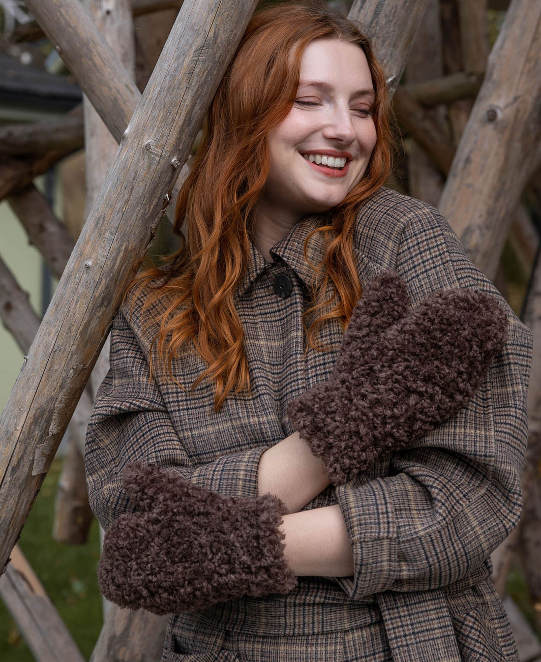 Teddy Fur Mittens - Chocolate