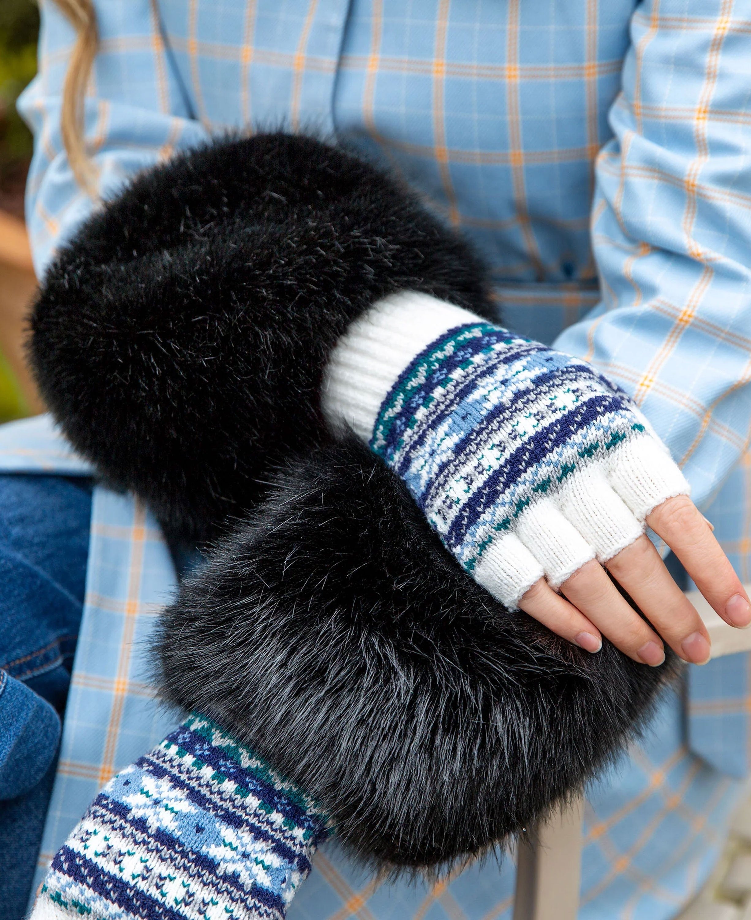 Half Finger Knitted Gloves With Abstract Pattern - Winter White