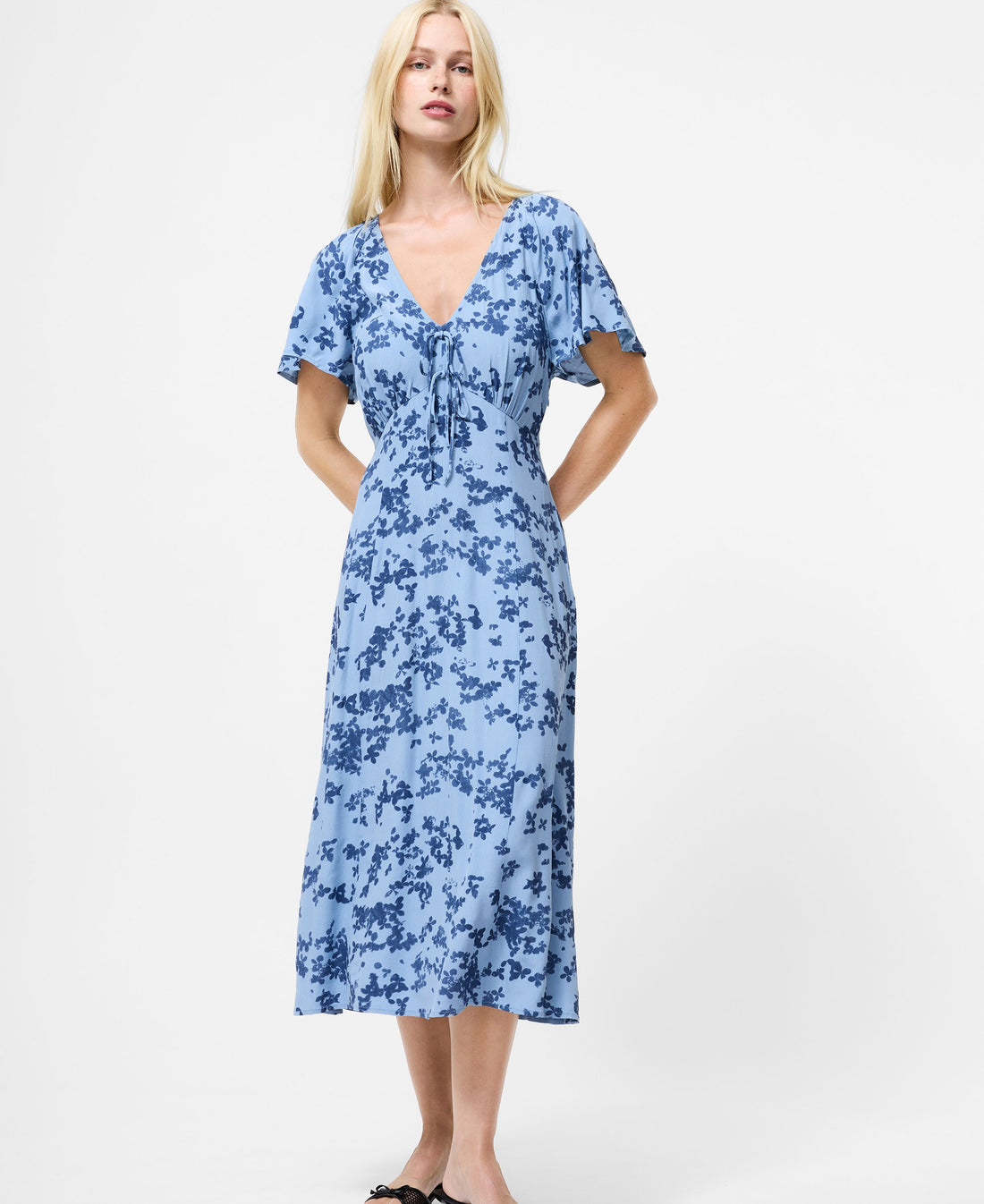 Isla Lizzie Crepe Short Sleeve Dress - Blue Multi