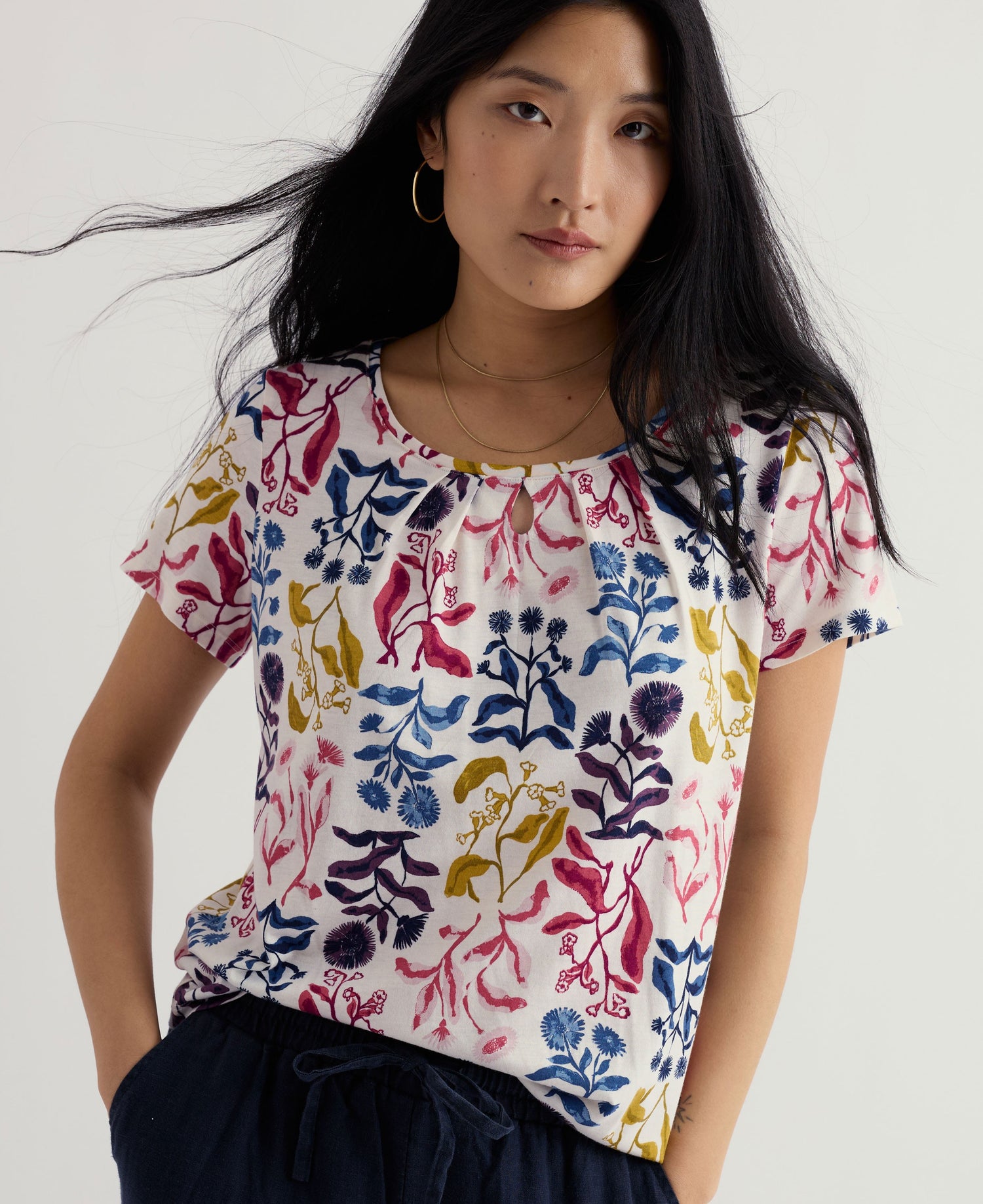 Appletree T-Shirt - Inky Botanical Chalk